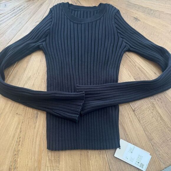 Halara Round Neck Long Sleeve Frill Casual Sweater size medium - Picture 4 of 7